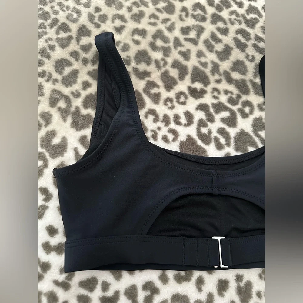Old Navy Scoop-Neck Bikini Swim Top in Black Size Small